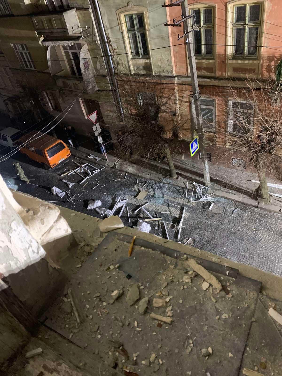 Взрыв на многоэтажке в Черновцах: есть пострадавшие