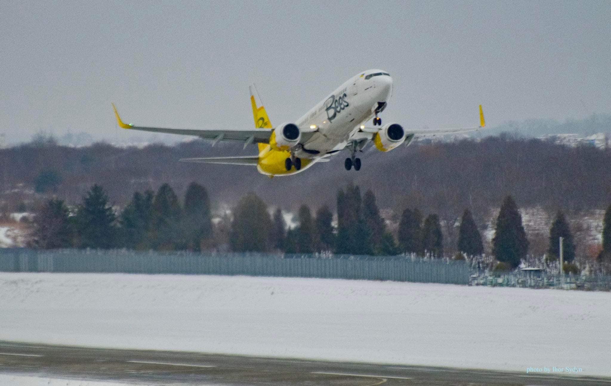 Україна готується до часткового відкриття повітряного простору, у Варшаві презентували план