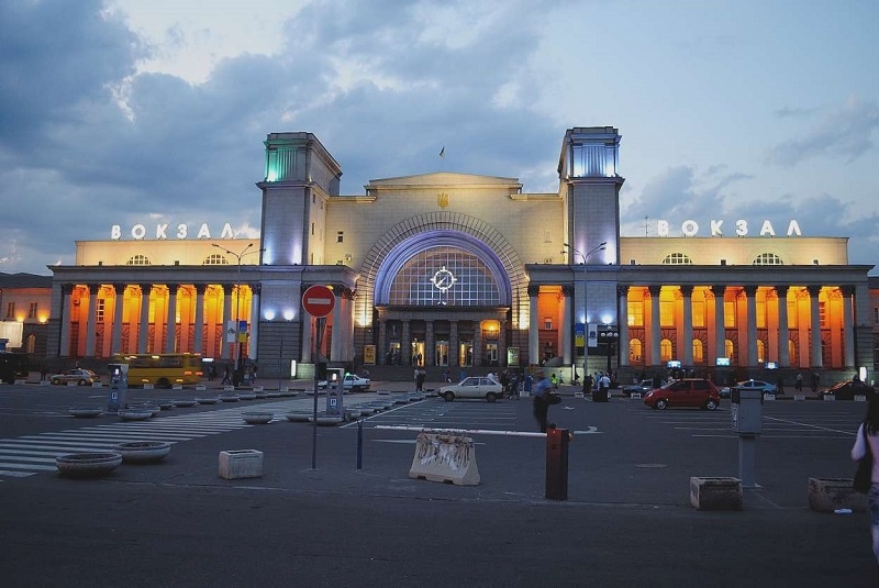 Украинские беженцы могут получить деньги на вокзалах: условия