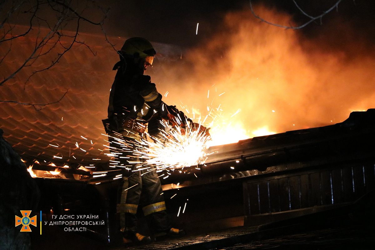 На Дніпропетровщині вщент згорів рестораний комплекс (фото, відео)