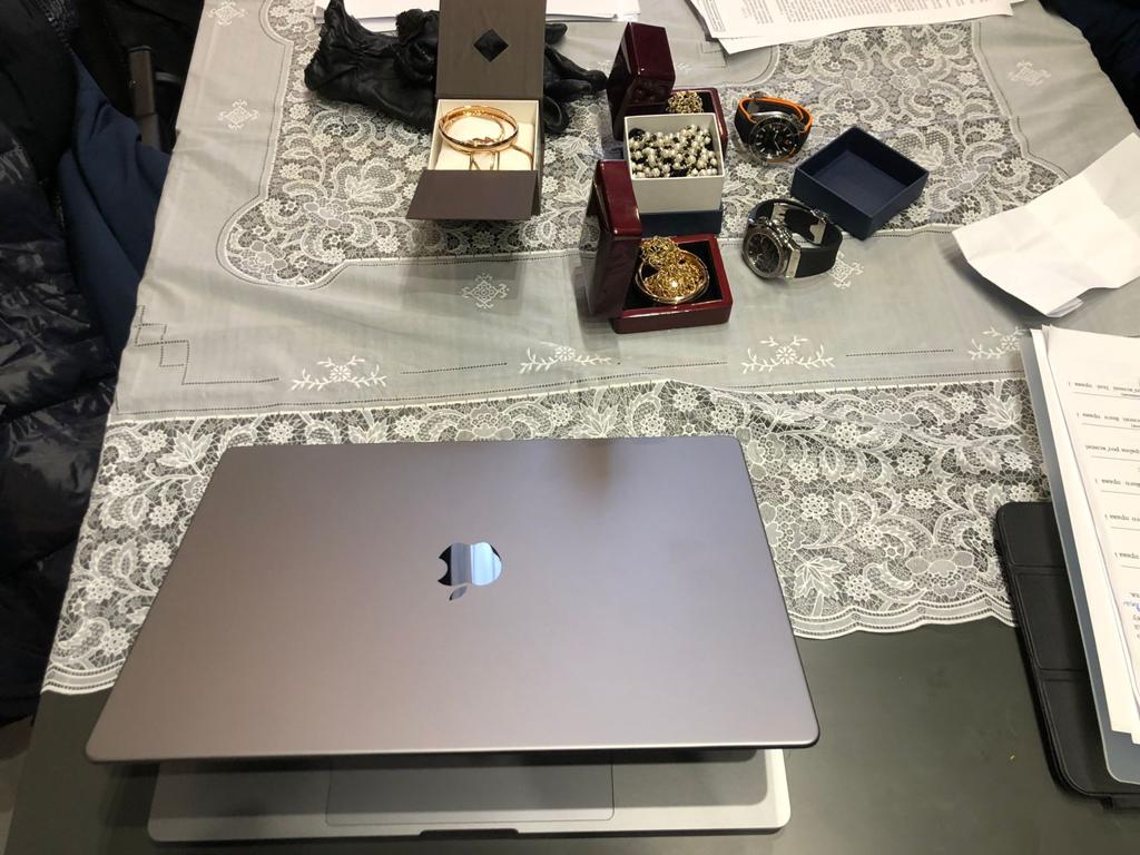 Українець та німець зламували банківські рахунки громадян ЄС та купляли за їхні гроші товари в інтернеті (фото)