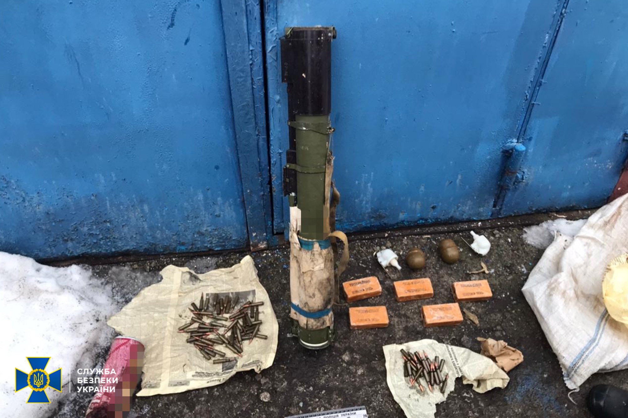 Підозрюють диверсії: на Луганщині знайшли тротил і гранати
