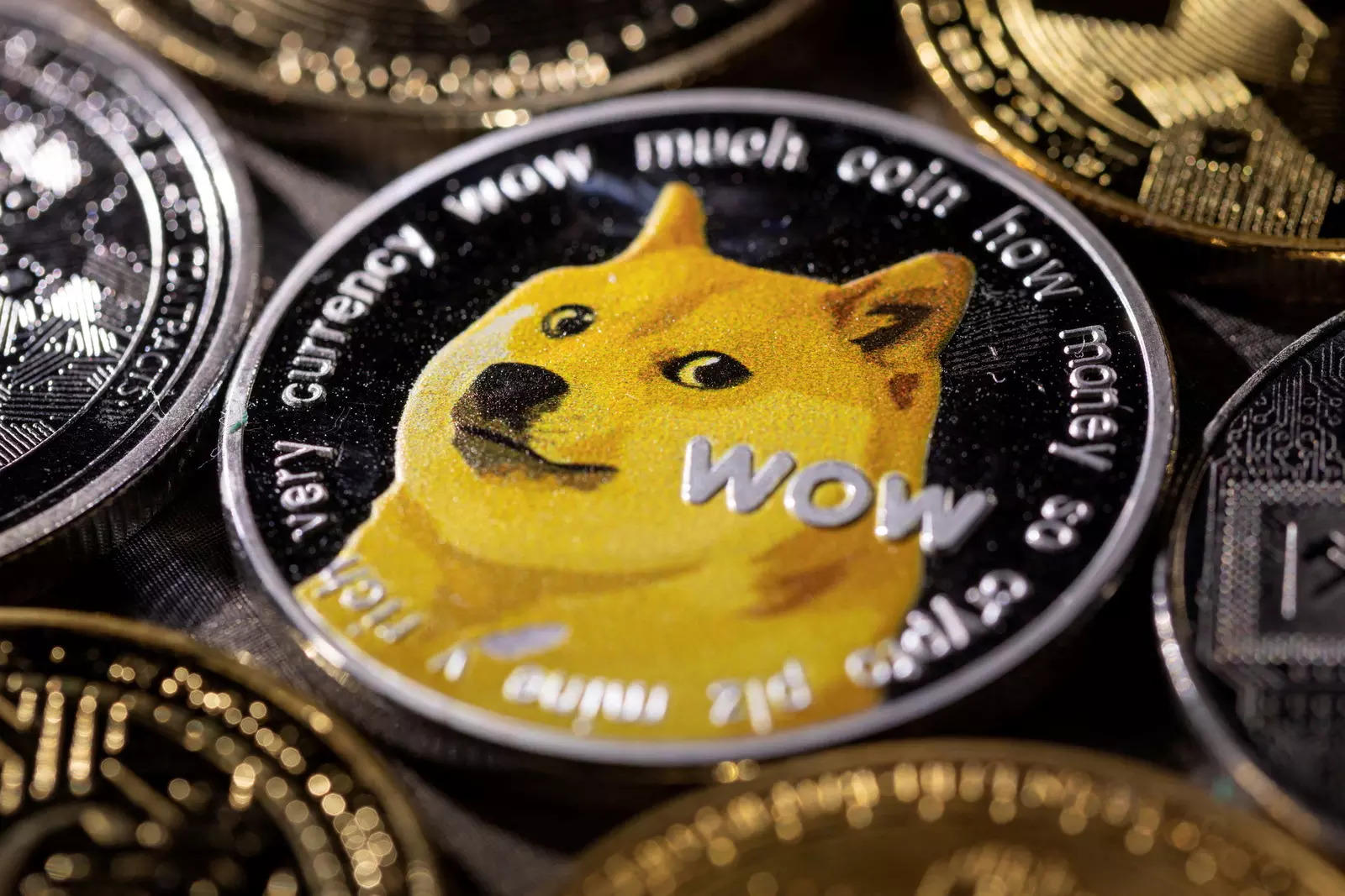Мемна криптовалюта Dogecoin здорожчала після твіту Ілона Маска