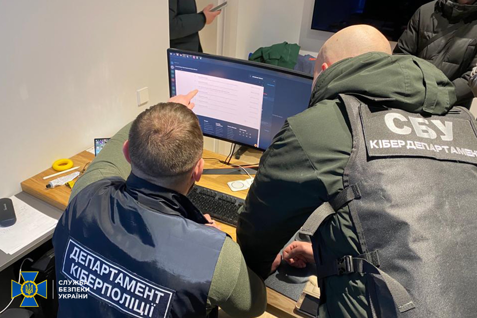 Українці створили сервіс для хакерів і обікрали 50 іноземних компаній на мільйон доларів (фото)