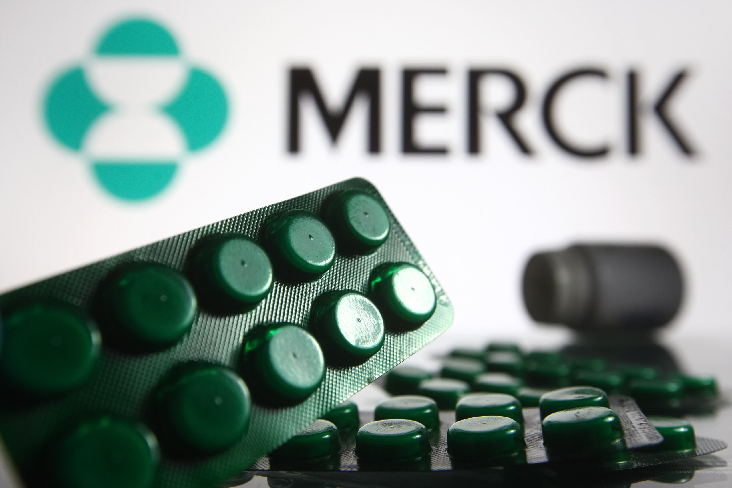 Минздрав зарегистрировал лекарство от коронавируса "Молнупиравир"