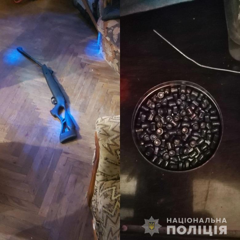 В Киеве пьяный мужчина устроил стрельбу по окнам общежития - фото