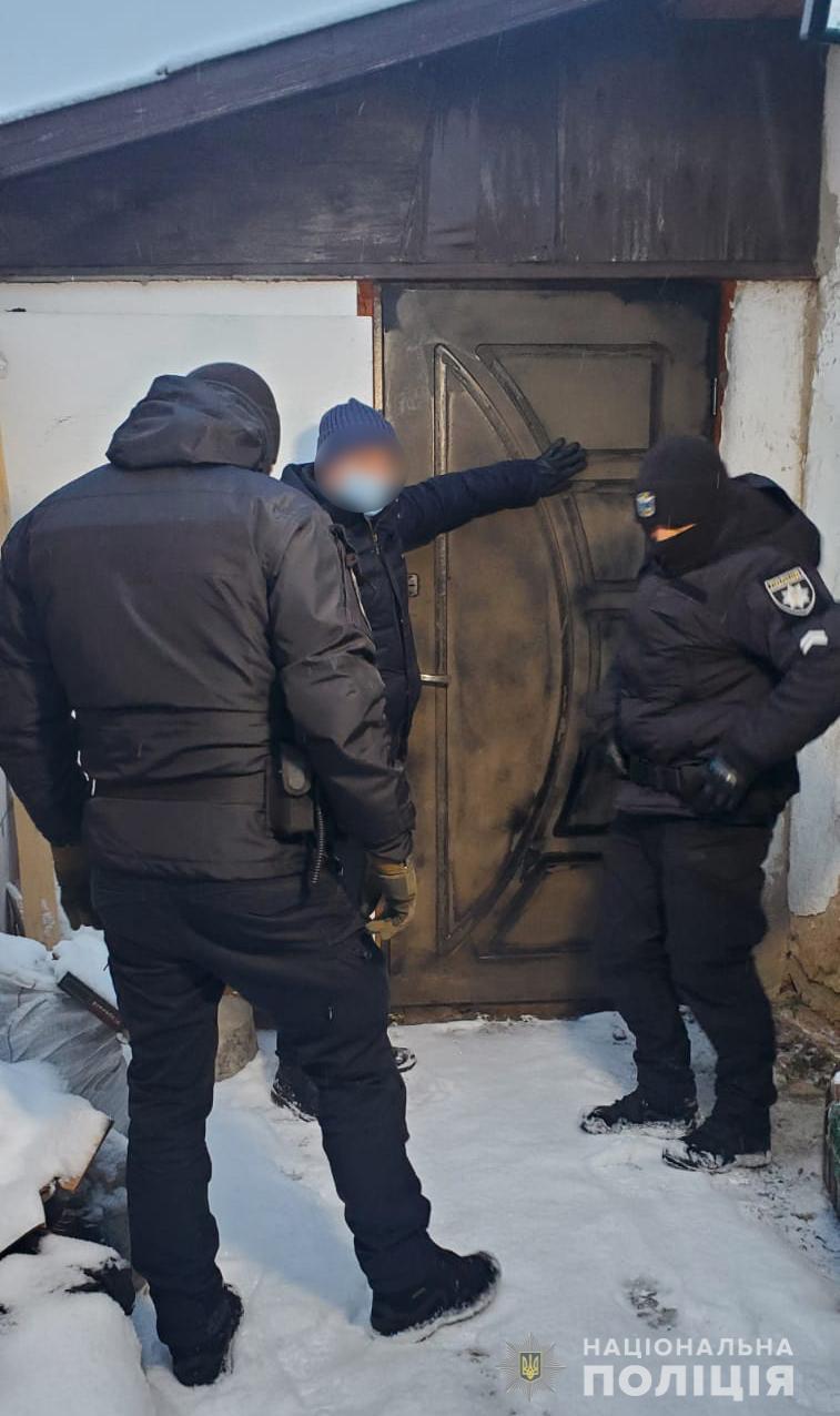 Жінка з коханцем використовували дітей для створення порнографії - відео