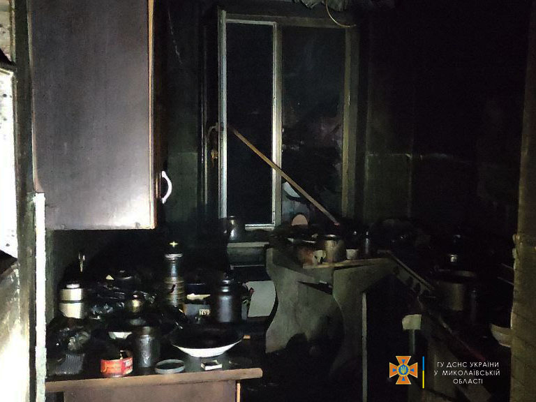 На Миколаївщині у пожежі загинув чоловік: ще трьох людей врятували (фото)