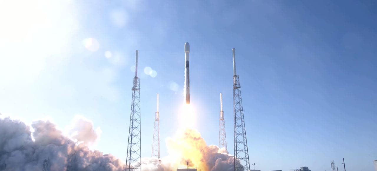 SpaceX Илона Маска запустила в космос более 50 спутников Starlink