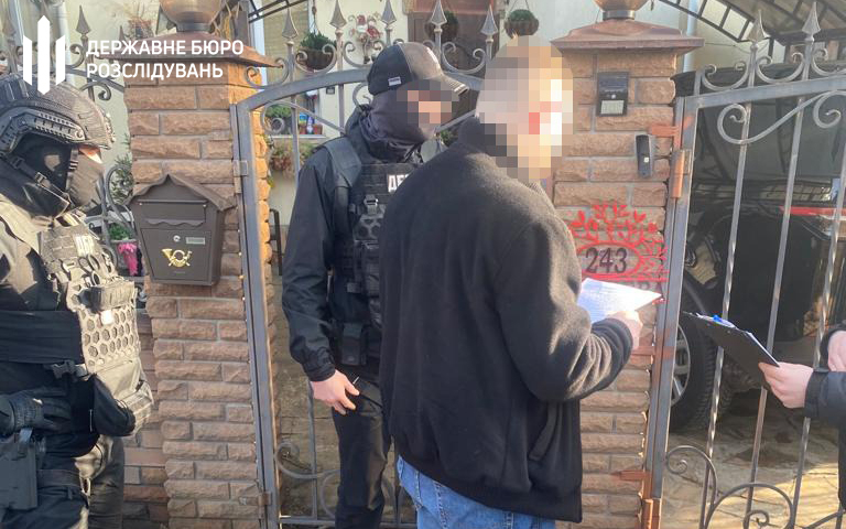 Відкривали наркокабінети, через які постачали метадон: викрили банду, яка заробляла по 10 мільйонів на місяць (відео)