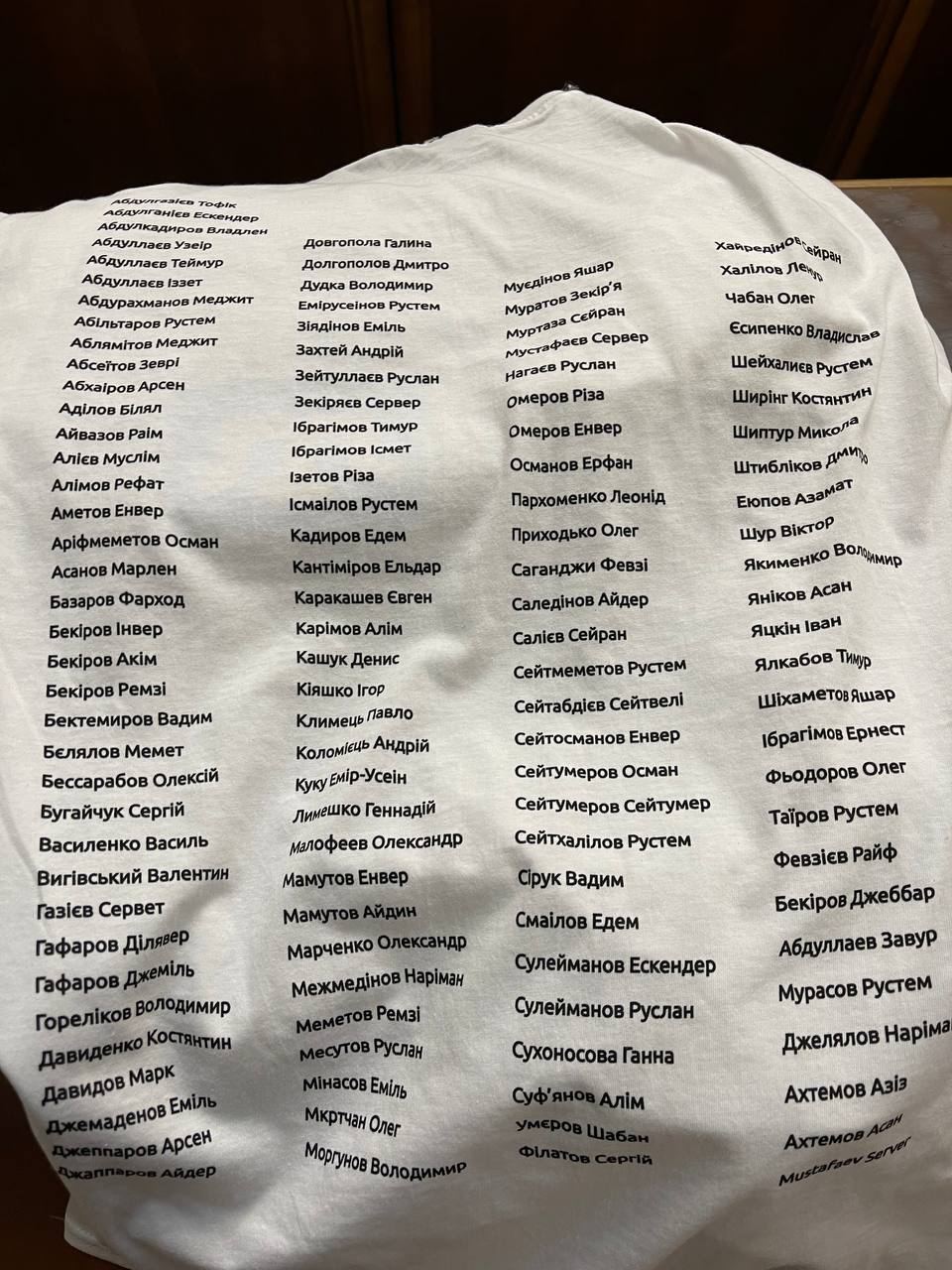 Знак поддержки заключенных крымских татар: нардепы из "ЕС" пришли в Раду в красноречивых футболках (фото)