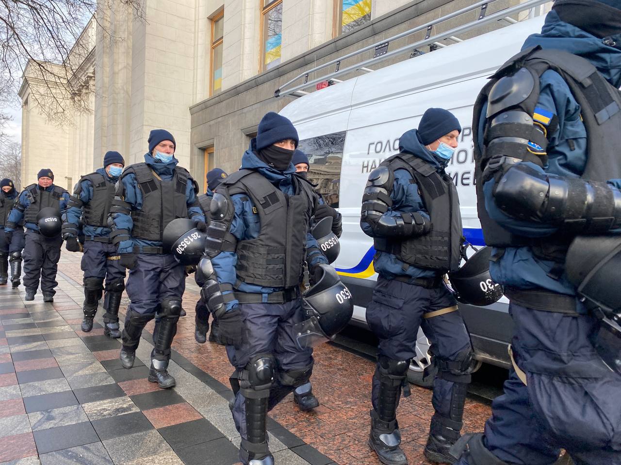 Летять яйця та зеленка: під Верховною Радою у Києві ФОПи влаштували протест (фото, відео)