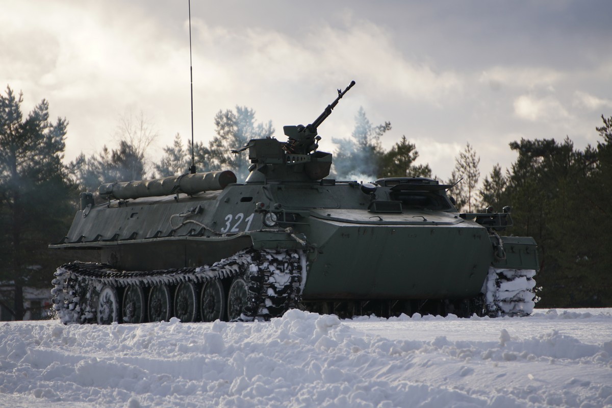 Танки, гаубицы и пушки: более 100 единиц военной техники вывели боевики на Донбассе