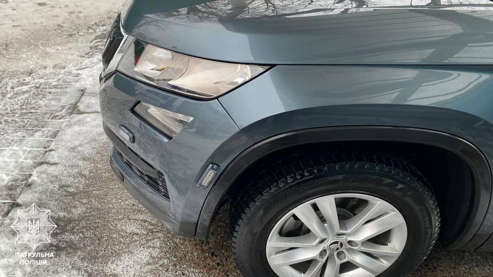 Lexus подбил авто фантомного патруля в Киеве - фото