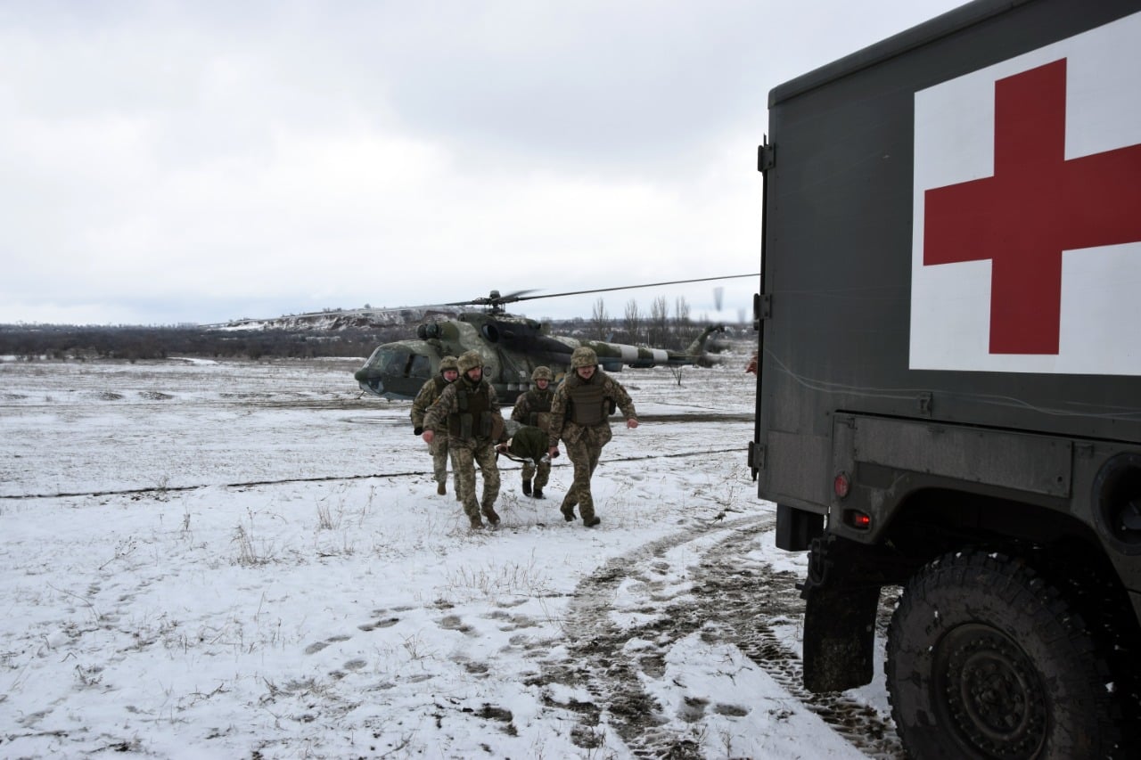 Обострение на Донбассе: погибли двое гражданских и двое военных, четыре защитника ранены
