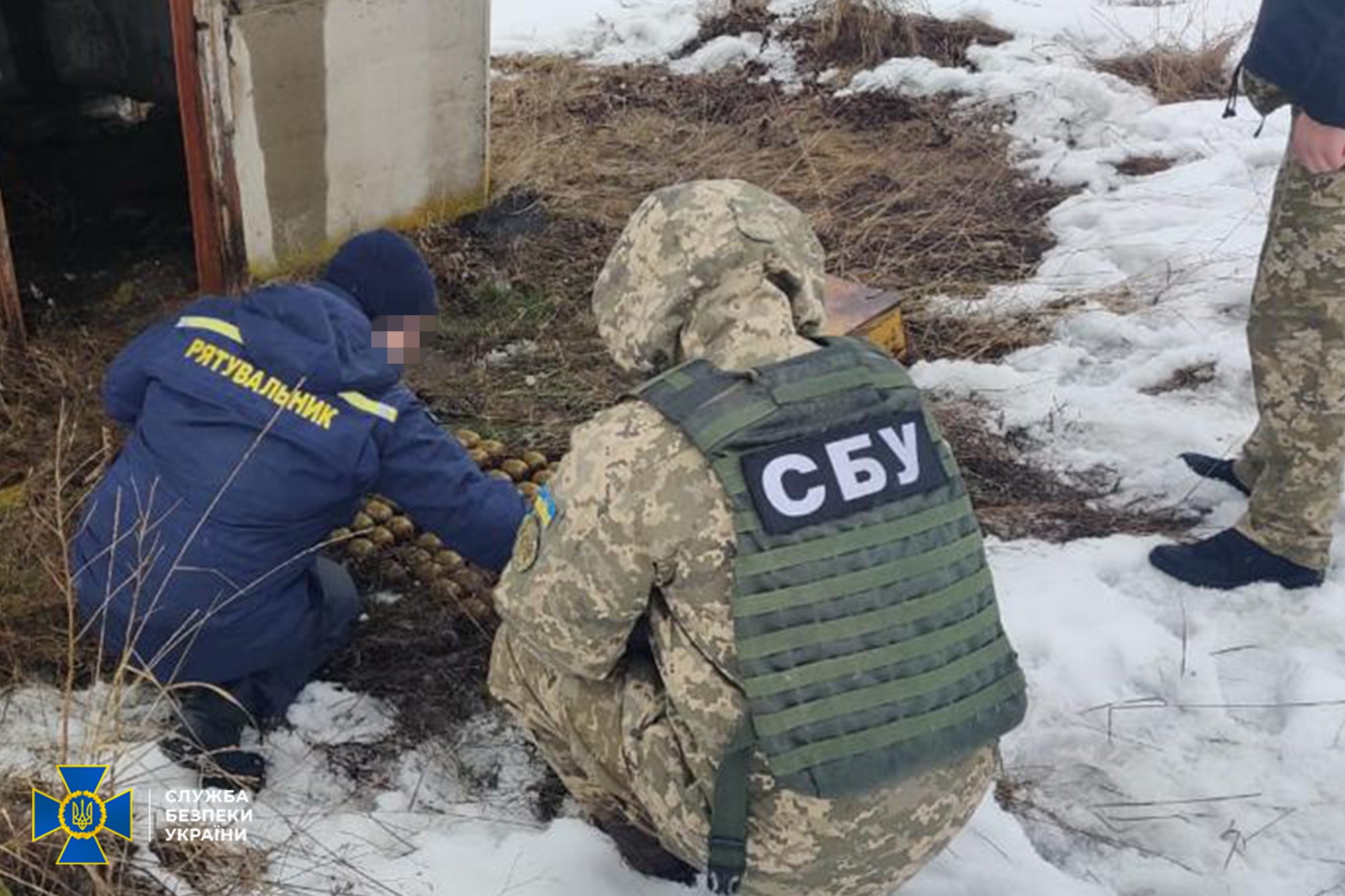 Подрывали авто украинских военных: в Луганской области нашли арсенал вражеских диверсантов (фото)