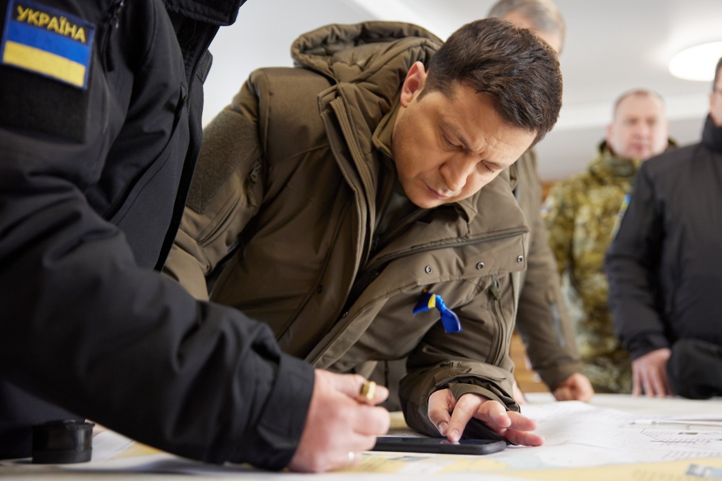 Обострение на Донбассе: Зеленский срочно отбыл в зону ООС на катере