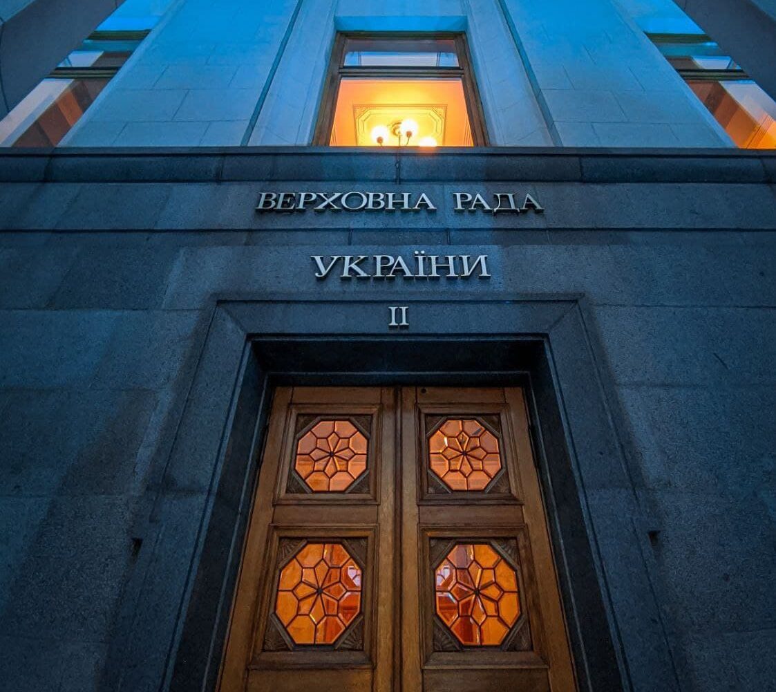 Українці хочуть, щоб нардепи отримували мінімальну зарплату