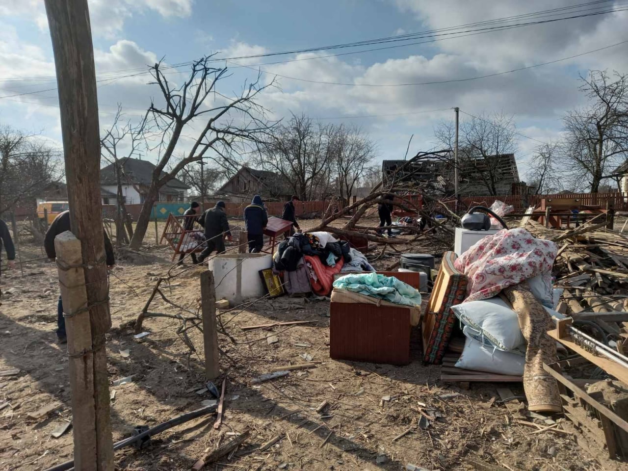 Знищили десятки будинків та ліцей: орки запустили ракети по селах на Житомирщині (фото)