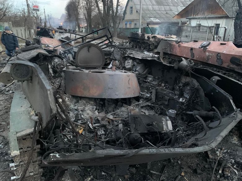 Знищена російська техніка у Бучі під Києвом / Фото: t.me/oleksiihoncharenko