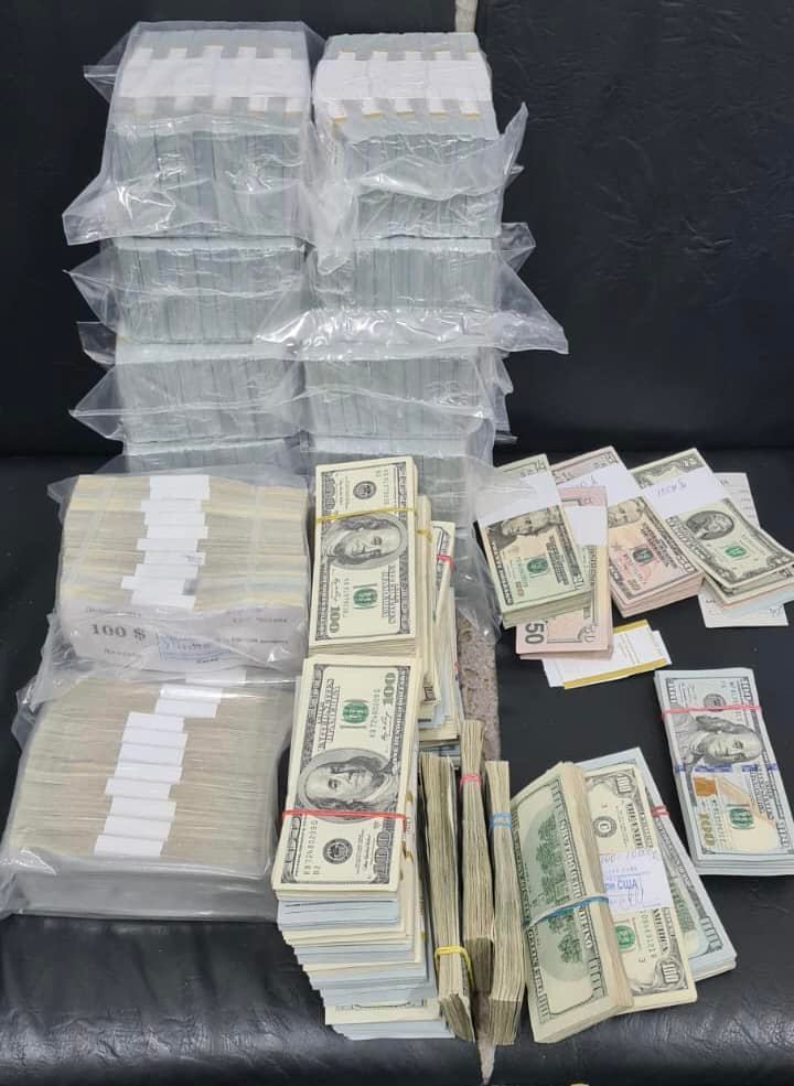 Кияни намагалися вивезти за кордон понад 1,6 млн доларів та 50 тисяч євро - фото