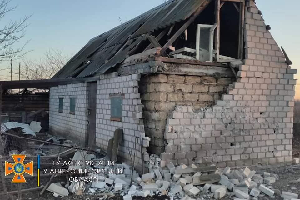 Наслідки російських обстрілів у Дніпропетровській області / Фото: facebook.com/MNS.GOV.UA