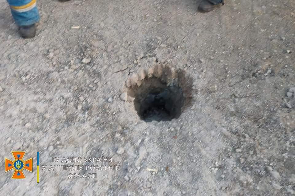 Наслідки російських обстрілів у Дніпропетровській області / Фото: facebook.com/MNS.GOV.UA