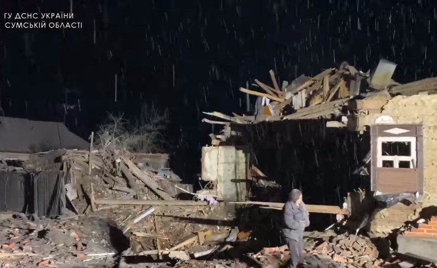 Російська авіація вдарила по житлових будинках Лебедина (відео)