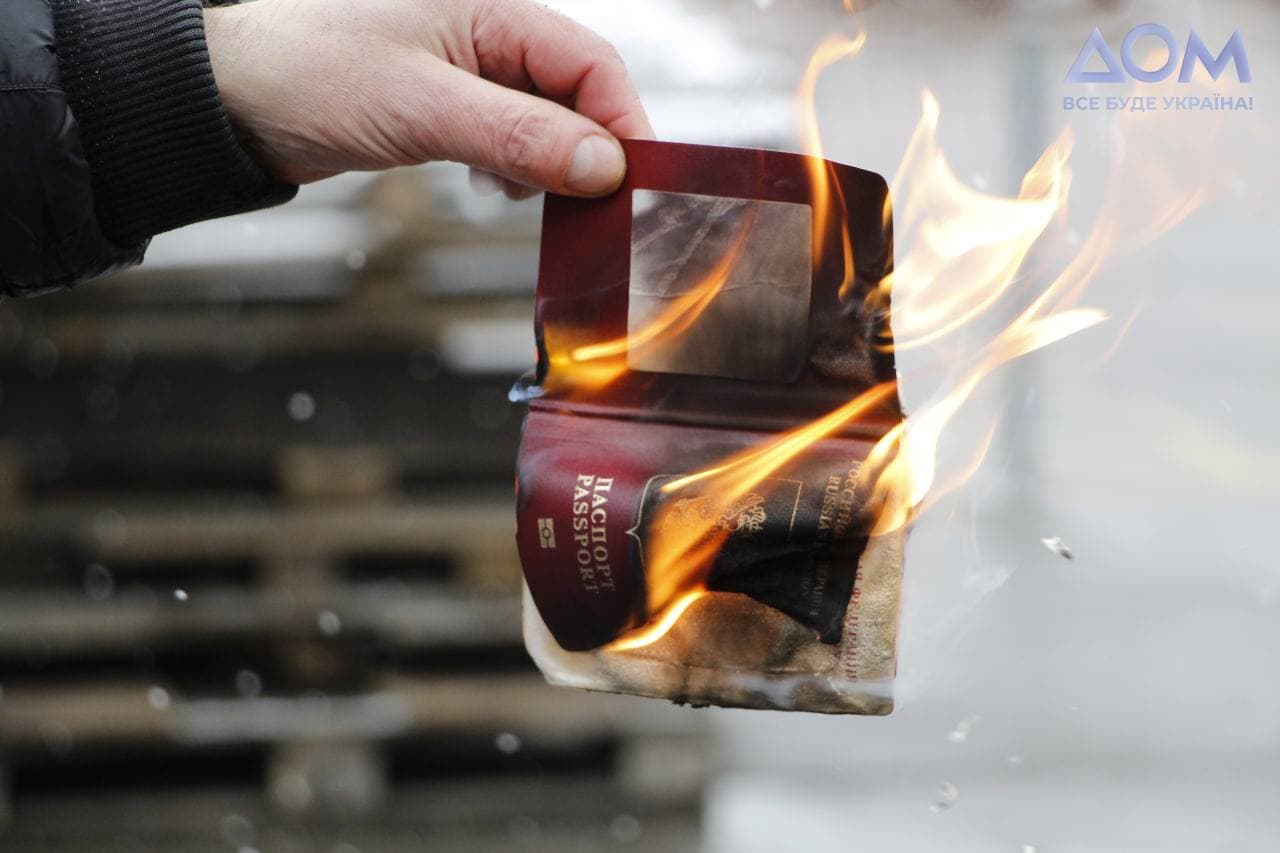 У Мінреінтеграції пояснили, чому не можна отримувати паспорт РФ на ТОТ