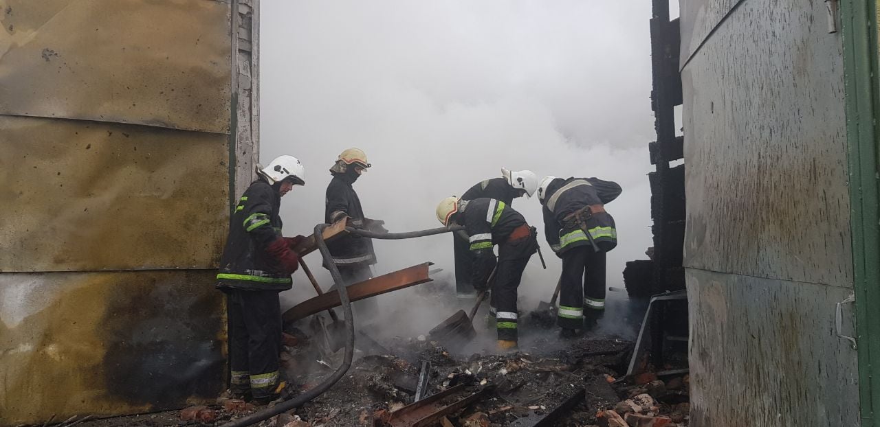 На Харківщині горіли житлові масиви через обстріли окупантів - фото