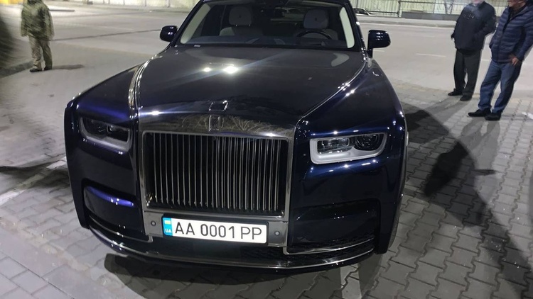 Два Rolls-Royce родича Медведєва затримали на українському кордоні - фото
