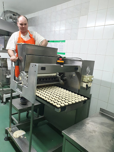 Бизнес, не покинувший Украину: как работают предприниматели во время войны