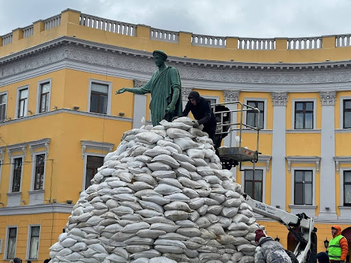 Война войной, а поход к морю – по расписанию: как живет Одесса во время войны