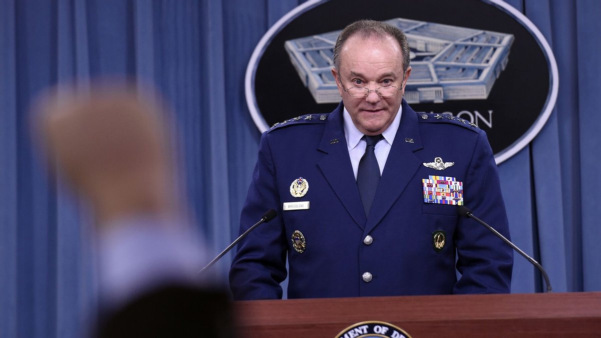 НАТО должно направить войска на Запад Украины, - бывший генерал Альянса