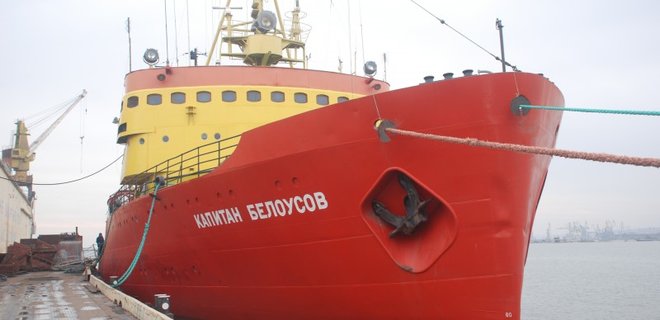 Рашисты обстреляли ледоколов с гражданскими на борту в Мариуполе: есть жертвы