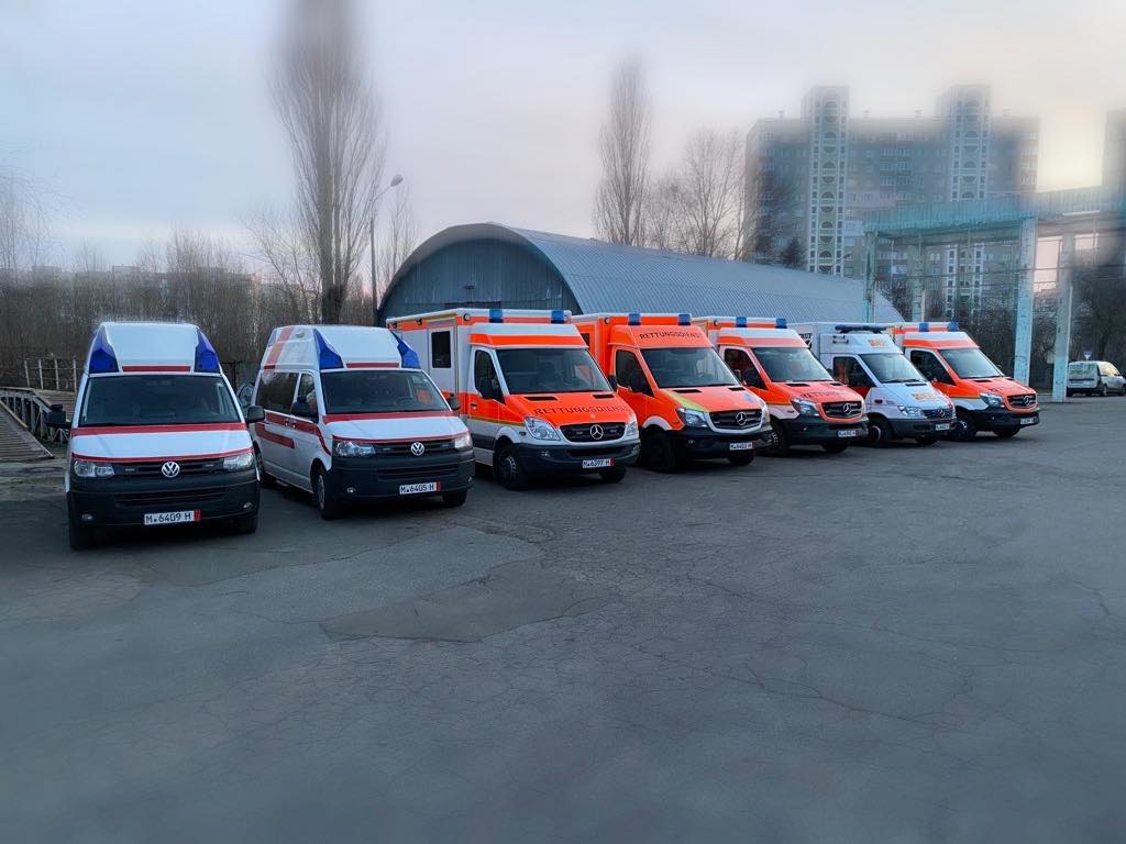 Подаровані Мюнхеном реанімобілі прибули до Києва - фото