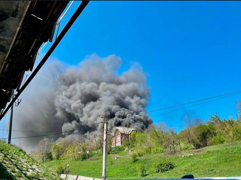 Лисичанська гімназія згоріла вщент / Фото: t.me/luhanskaVTSA