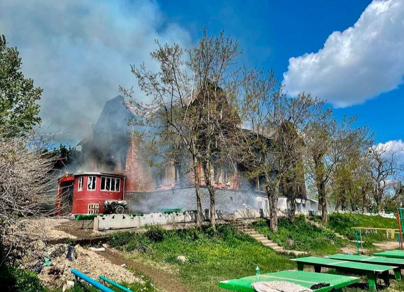 Лисичанська гімназія згоріла вщент / Фото: t.me/luhanskaVTSA