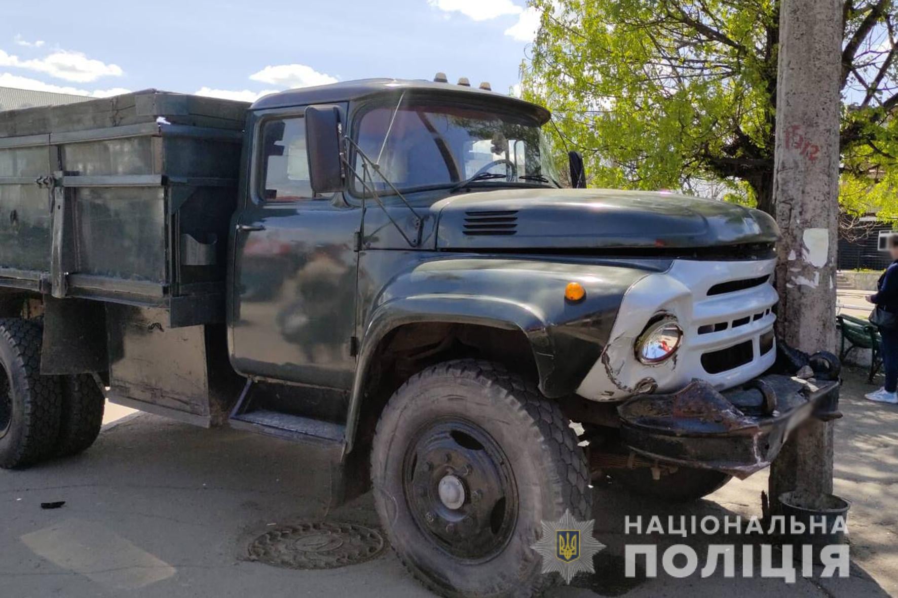 П'яний водій вантажівки в Умані розтрощив 15 автомобілів - відео
