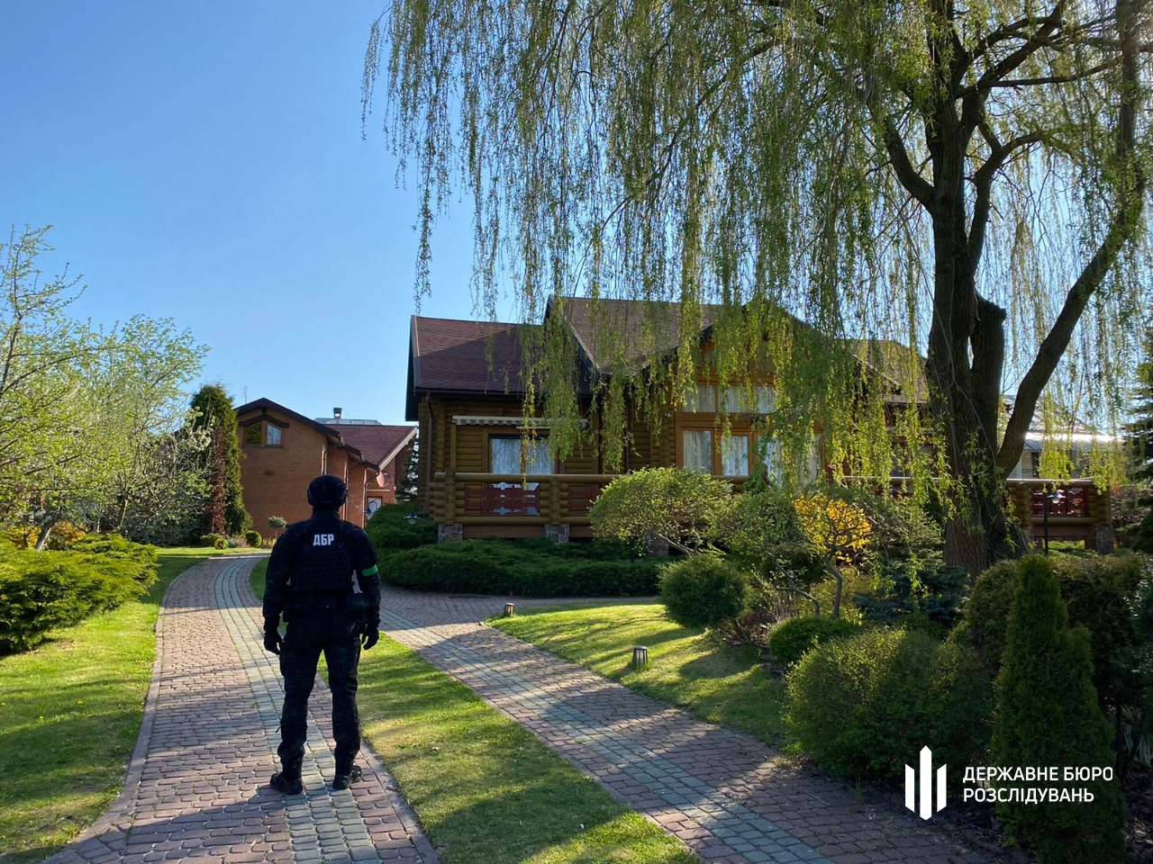 Суд арештував рахунки родичів Медведчука та Козака на понад 40 млн гривень - фото