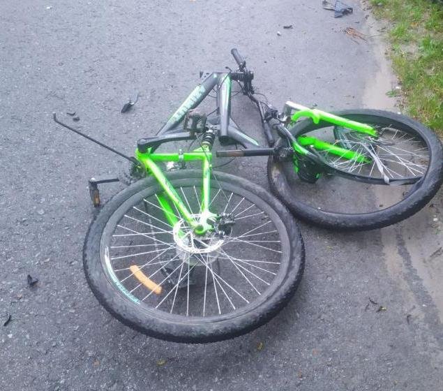 Мотоцикл столкнулся с велосипедом во Львовской области: погибла 13-летняя девочка (фото)