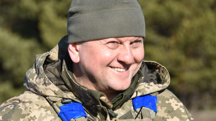 Игральные карты с фото российских военных преступников представил Залужный