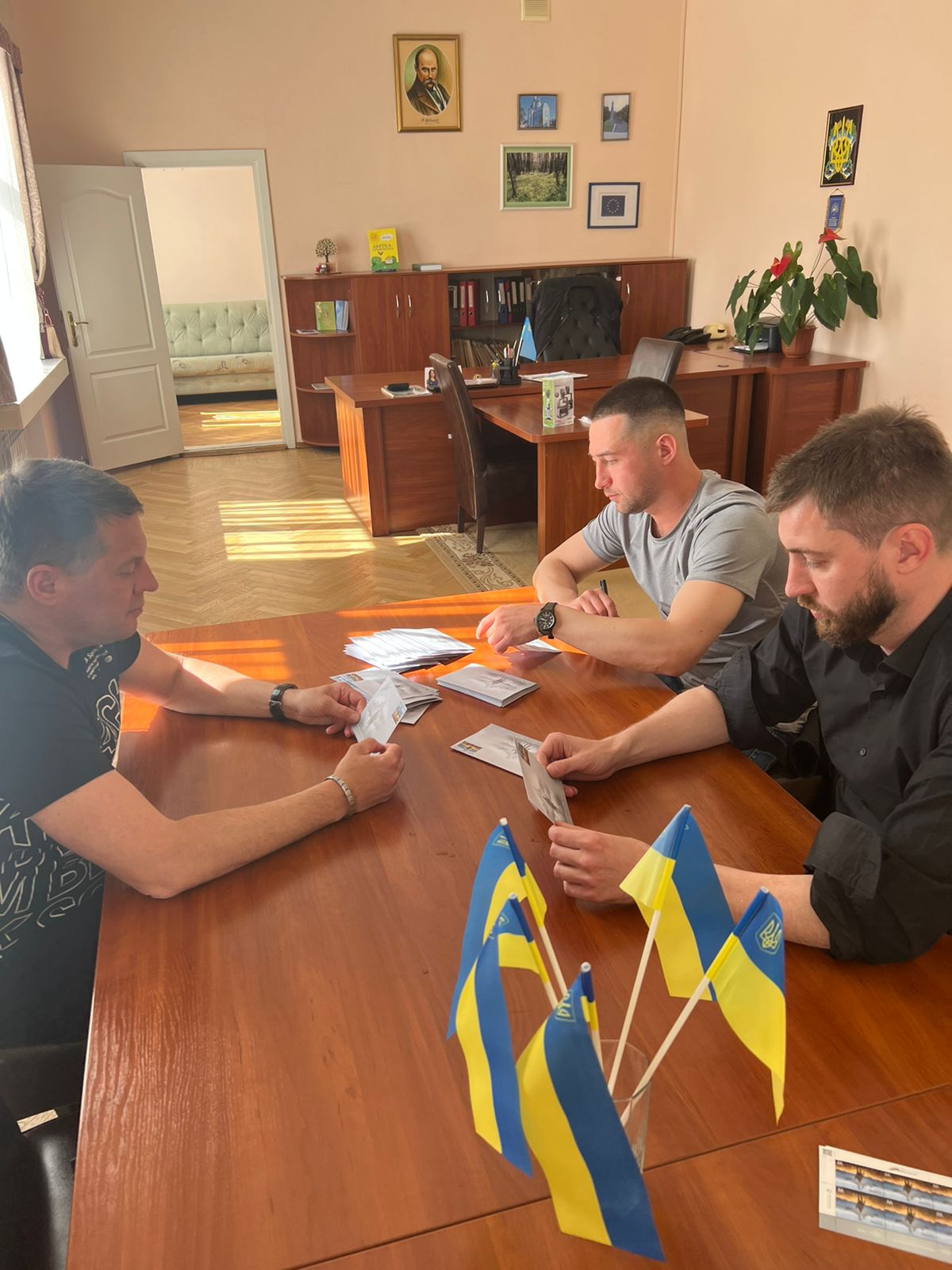 Русскій воєнний корабль: марки з підписом автора фрази продадуть на благодійному аукціоні