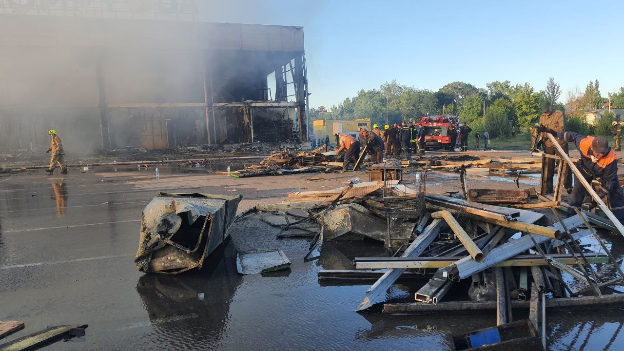 Ракетний удар по Кременчуку: кількість жертв зросла до 18 (фото, відео)