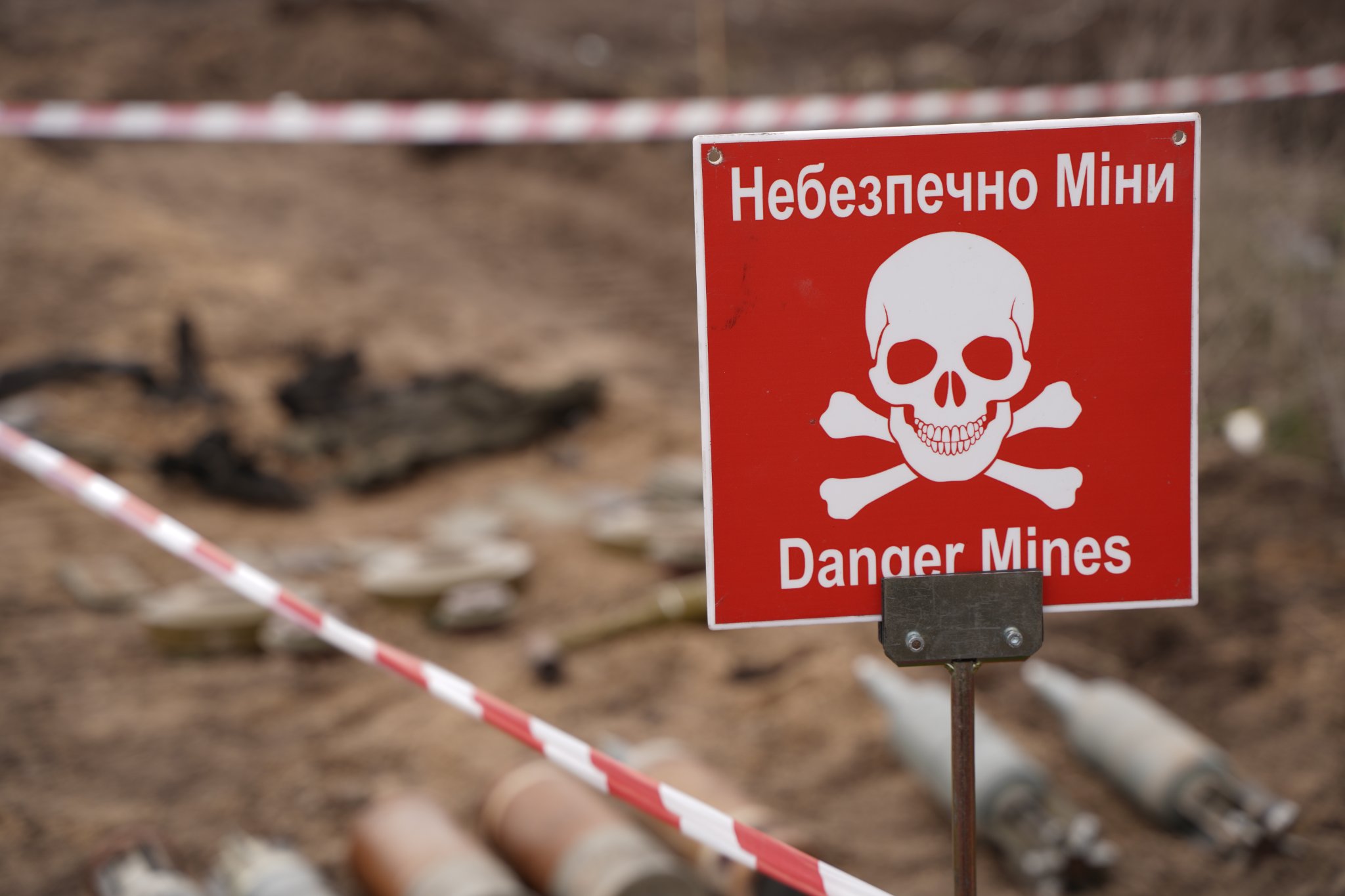 Шестеро людей підірвалися на російських мінах у Харківській області