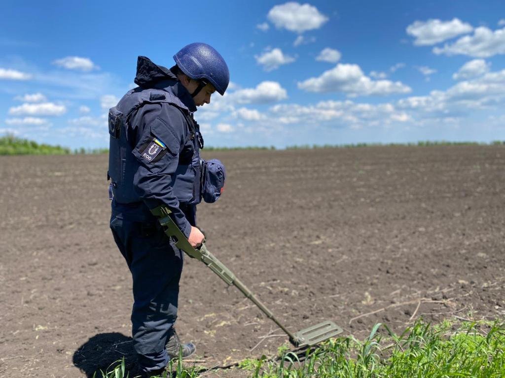 Гуманітарний пріоритет: Україна звернулася до НАТО по допомогу в розмінуванні територій