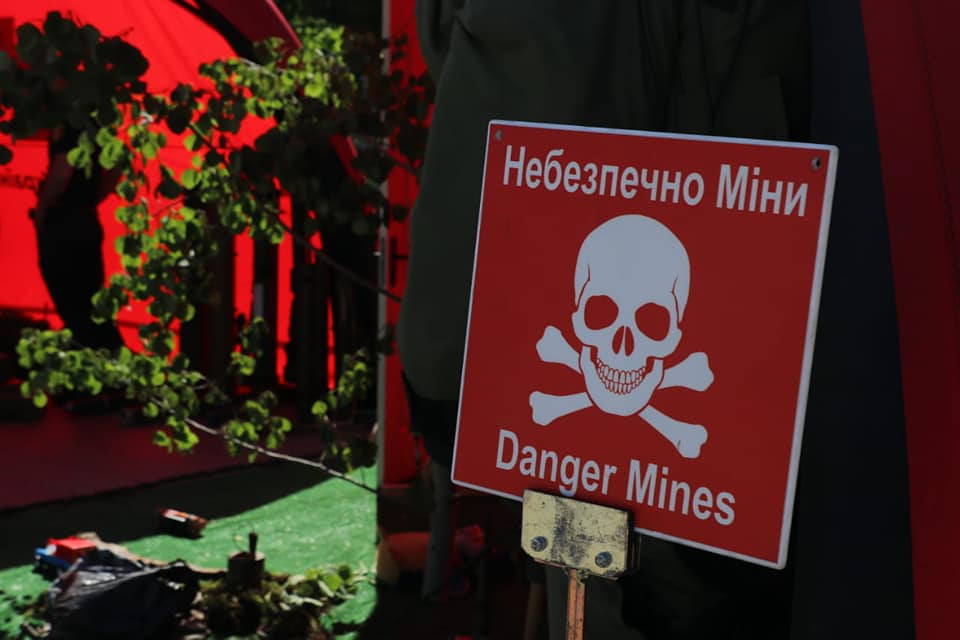 На деокупованій Харківщині росіяни залишили багато підступних мін (відео)