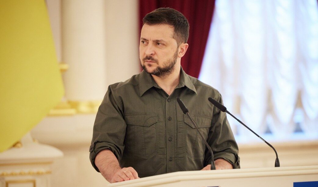 Зеленский уволил послов в пяти странах