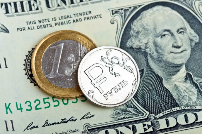 Відсьогодні в Україні запровадили гнучкий обмінний курс валют: як це працюватиме