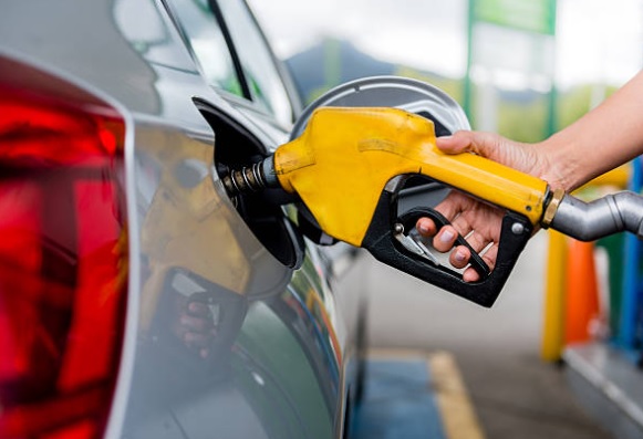 На 5-8 гривень за літр: у Мінекономіки спрогнозували, на скільки подорожчає пальне